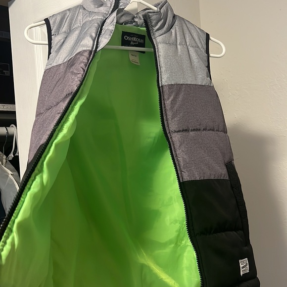 OshKosh B’Gosh Puffer Vest size 8 and 10/12 - Picture 2 of 5